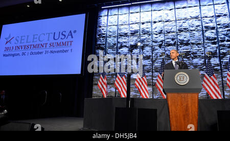 Washington, DC. 31. Oktober 2013. US-Präsident Barack Obama macht Bemerkungen SelectUSA Investment Summit, wie er eine umfassende Anstrengungen der Bundesregierung stellt bringen Arbeitsplätze und Investitionen aus der ganzen Welt in die USA, 31. Oktober 2013, in Washington, DC. Als Anreize für Investitionen in den USA angekündigt Obama Amerikas Produktivität, kostengünstige Energie und Rechtsschutz. Bildnachweis: Mike Theiler / Pool über CNP/Dpa/Alamy Live News Stockfoto