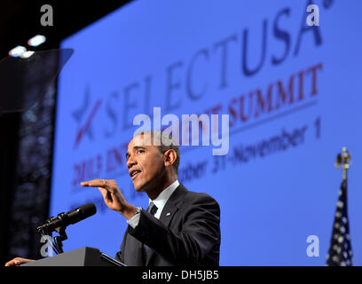 Washington, DC. 31. Oktober 2013. US-Präsident Barack Obama macht Bemerkungen SelectUSA Investment Summit, wie er eine umfassende Anstrengungen der Bundesregierung stellt bringen Arbeitsplätze und Investitionen aus der ganzen Welt in die USA, 31. Oktober 2013, in Washington, DC. Als Anreize für Investitionen in den USA angekündigt Obama Amerikas Produktivität, kostengünstige Energie und Rechtsschutz. Bildnachweis: Mike Theiler / Pool über CNP/Dpa/Alamy Live News Stockfoto