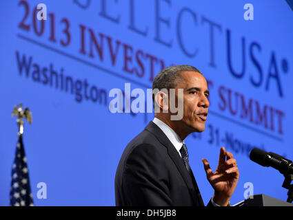 Washington, DC. 31. Oktober 2013. US-Präsident Barack Obama macht Bemerkungen SelectUSA Investment Summit, wie er eine umfassende Anstrengungen der Bundesregierung stellt bringen Arbeitsplätze und Investitionen aus der ganzen Welt in die USA, 31. Oktober 2013, in Washington, DC. Als Anreize für Investitionen in den USA angekündigt Obama Amerikas Produktivität, kostengünstige Energie und Rechtsschutz. Bildnachweis: Mike Theiler / Pool über CNP/Dpa/Alamy Live News Stockfoto