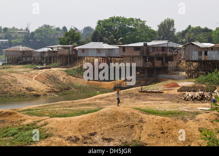 Stelzenläufer befindet sich am Ufer des Stausees Kaptai See, Rangamati, Chittagong Hill Tracts, Bangladesch, Südasien, Asien Stockfoto