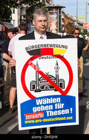 Manfred Rouhs, Vorsitzender des "Pro-Deutschland", pro-Deutschland, Rallye, Proteste, Vigil der rechtspopulistischen Partei "Pro-Deutschland" Stockfoto