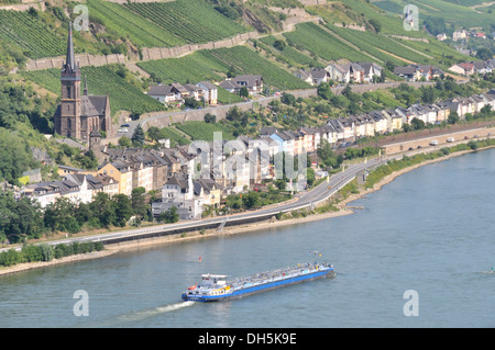 Blick von Burg Burg Stahleck in Bacharach, Rheinland-Pfalz, über den Rhein Lorchhausen, Hessen, UNESCO-Welt Stockfoto