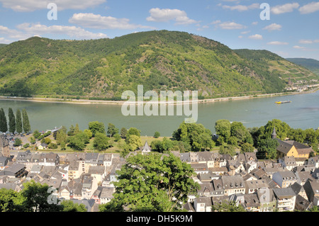 Blick von Burg Burg Stahleck in Bacharach über den Rhein, Rheinland-Pfalz, UNESCO-Weltkulturerbe der Mitte Stockfoto