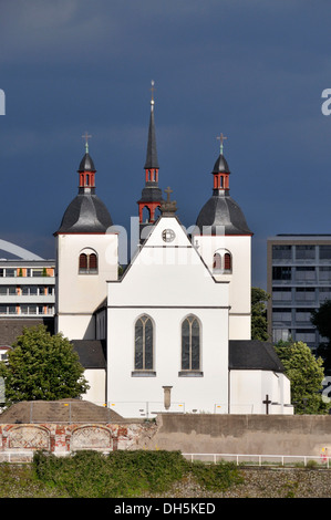Kloster Kirche von Alt St. Heribert, gepflegt durch die Freunde der romanischen Kirchen in Köln, Deutz Ufer des Rheins Stockfoto