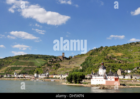 Burg Pfalzgrafenstein Maut Burg, in der Nähe von Kaub, vor der Burg Gutenfels Burg, UNESCO World Heritage Site mittleren Oberrhein Stockfoto