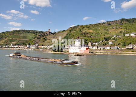 Burg Pfalzgrafenstein Maut Burg, in der Nähe von Kaub, vor der Burg Gutenfels Burg, UNESCO World Heritage Site mittleren Oberrhein Stockfoto