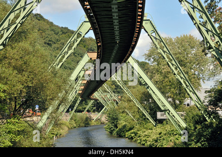 Unterstützung von System, erhöhte Schwebebahn, Wuppertal, Bergisches Land/Region, North Rhine-Westphalia Stockfoto