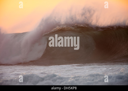 Ehukai Pipeline Surfen Rohr Fass Wand Welle Wasser Ozean Hawaii Stockfoto