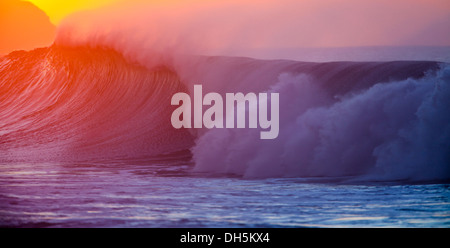 Ehukai Pipeline Surfen Rohr Fass Wand Welle Wasser Ozean Hawaii Stockfoto