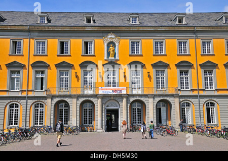 Madonna mit Kind über dem Eingang, Rheinische Friedrich-Wilhelms-Universität oder Universität Bonn, ehemaliges Kurfürstliches Schloss Stockfoto