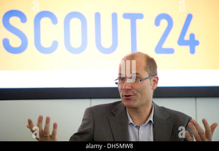 Berlin, Deutschland. 1. November 2013. Marc Stilke, Manager von Internetunternehmen ImmobilienScout24, spricht während einer Pressekonferenz in Berlin, Deutschland, 1. November 2013. Foto: MAURIZIO GAMBARINI/Dpa/Alamy Live News Stockfoto