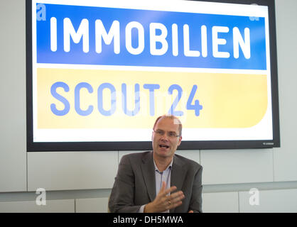 Berlin, Deutschland. 1. November 2013. Marc Stilke, Manager von Internetunternehmen ImmobilienScout24, spricht während einer Pressekonferenz in Berlin, Deutschland, 1. November 2013. Foto: MAURIZIO GAMBARINI/Dpa/Alamy Live News Stockfoto