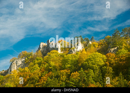 Burgruine Hohengerhausen oder Burgruine Rusenschloss, auf einem Hügel oberhalb Gerhausen Bezirk, Blaubeuren, Blautal Tal Stockfoto