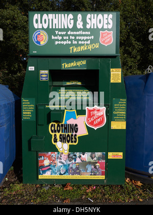 Die Heilsarmee Kleider und Schuh recycling bank Stockfoto