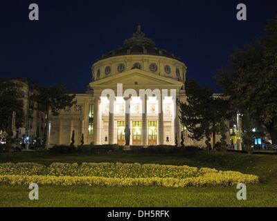 Bukarest, Rumänien. 23. Oktober 2013. Das Rumänische Athenäum (Ateneul Roman) in Bukarest, 23. Oktober 2013. Das Konzerthaus ist heute die Heimat des Philharmonischen Staatsorchesters. Foto: Jens Kalaene/Dpa/Alamy Live News Stockfoto