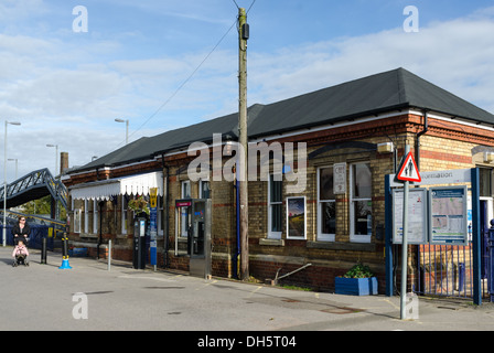 Ticketbüro und Wartezimmer Moreton in Marsh Bahnhof in den Cotswolds Stockfoto