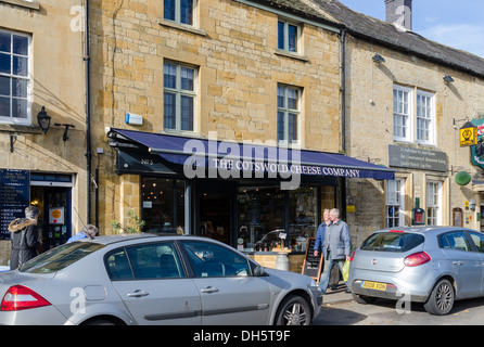 Cotswold Cheese Company Shop auf Moreton-in-Marsh High Street in den Cotswolds Stockfoto