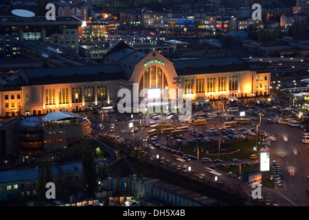 Nacht Kiew Stadt, Bahnhof, Luftbild Stockfoto