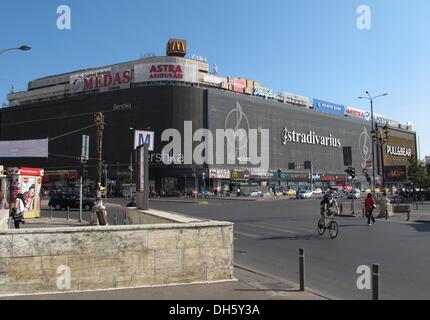 Bukarest, Rumänien. 23. Oktober 2013. Die Shopping-Mall "Unirea" im Zentrum von Bukarest, 23. Oktober 2013. Foto: Jens Kalaene/Dpa/Alamy Live News Stockfoto