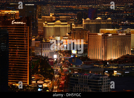 Nacht-Szene, Strip, Bellagio Luxushotel, The Cosmopolitan, The Mirage, Caesars Palace, Treasure Island, The Venetian Stockfoto