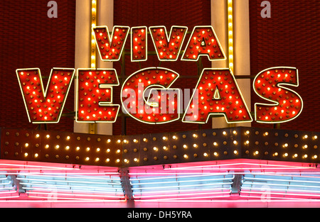 Neon-Logo von Viva Las Vegas Glücksspiel Hotel und Casino, Fremont Street Experience in alten Las Vegas Downtown Las Vegas Stockfoto