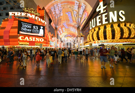 Neon-Kuppel der Fremont Street Experience in Downtown Las Vegas, Nevada, Fremont Casino, Casino Hotel 4 Königinnen, alte Las Vegas Stockfoto