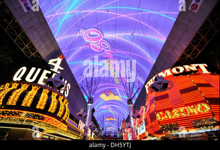 Neon-Kuppel der Fremont Street Experience in Downtown Las Vegas, Nevada, Fremont Casino, Casino Hotel 4 Königinnen, alte Las Vegas Stockfoto