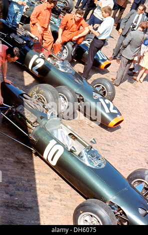 BRM P2617s in den Gruben an der Holländisches großartiges Prix, Zandvoort, Niederlande 1965. Stockfoto