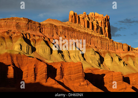 Castle Rock im Abendlicht, Capitol Reef National Park, Utah, USA Stockfoto