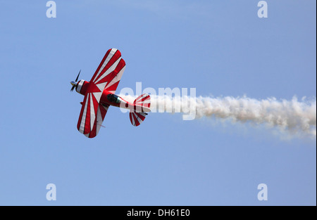 Die Pitts S-2 s besondere Doppeldecker erklingt in Cosford Airshow 2013 Cosford, Shropshire, England, Europa Stockfoto