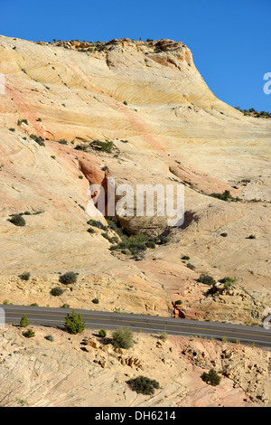 U.S. Highway 12 führt durch das "Rückgrat des Teufels", Grand Staircase-Escalante National Monument, GSENM, Utah Stockfoto