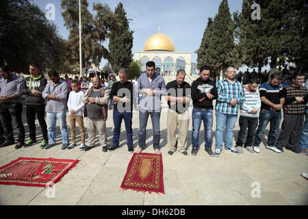 1. November 2013 - Jerusalem, Israel - Freitagsgebete an der Al-Aqsa Moschee in Jerusalem, am 1. November 2013... Foto: Saeed Qaq/NurPhoto (Credit-Bild: © Saeed Qaq/NurPhoto/ZUMAPRESS.com) Stockfoto