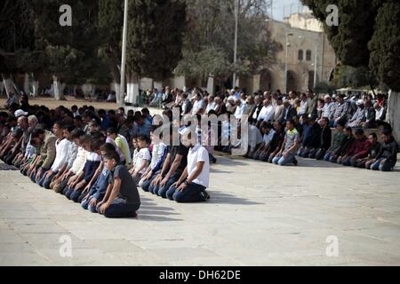 1. November 2013 - Jerusalem, Israel - Freitagsgebete an der Al-Aqsa Moschee in Jerusalem, am 1. November 2013... Foto: Saeed Qaq/NurPhoto (Credit-Bild: © Saeed Qaq/NurPhoto/ZUMAPRESS.com) Stockfoto