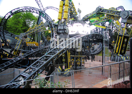 Das Smiler Rollercoater in Alton Towers Themenpark Staffordshire, die Mai 2013 geöffnet. Stockfoto