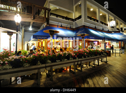 Nachtaufnahme, Fischrestaurant, Pier 39, Fishermans Wharf, San Francisco, Kalifornien, Vereinigte Staaten von Amerika, USA Stockfoto