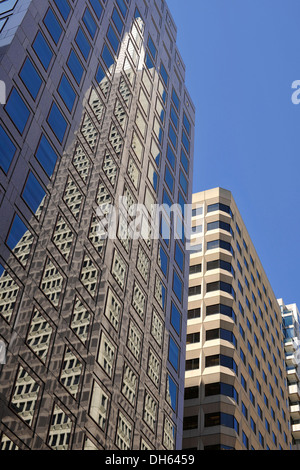 Reflexion der Transamerica Pyramid-Hochhauses in der Ost-West-Bank-Hochhaus, Financial District, San Francisco, Kalifornien Stockfoto