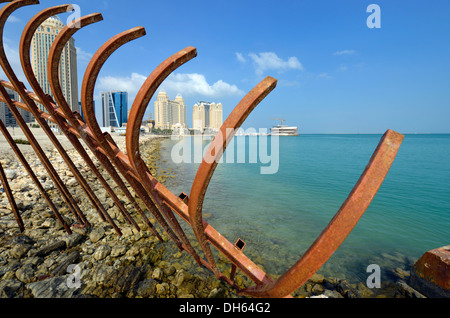 Bau Horten vor dem Four Seasons Hotel, Falcon und Pearl Towers, Hilton Hotel in Doha, Doha, Doha, Katar Stockfoto