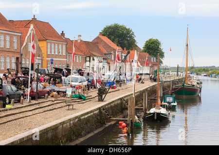 Wochenmarkt am Kai des Flusses Ribe im ältesten dänischen Stadt von Ribe, Süd-West-Jütland, Dänemark, Skandinavien, Europa Stockfoto