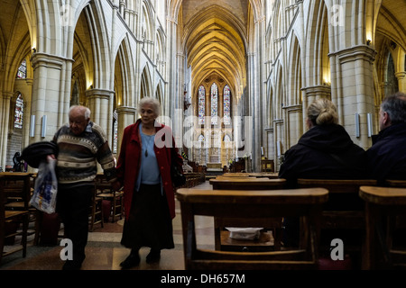 Menschen in der Kathedrale von Truro. Stockfoto