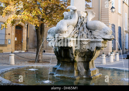 Brunnen der vier Delphine, Fontaine des Quatre Dauphin von Jean-Claude Rambot entworfen. Stockfoto