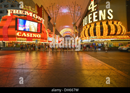 Neon-Kuppel der Fremont Street Experience in Las Vegas, Casino Hotel 4 Königinnen, Altstadt, Las Vegas, Nevada, Vereinigte Staaten von Amerika Stockfoto