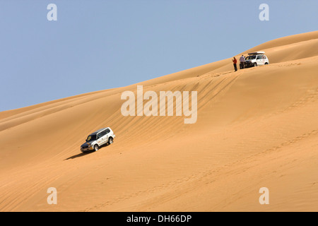 Jeep in die Wüste, Libyen, Sahara, Umm el Ma, Nordafrika, Afrika Stockfoto