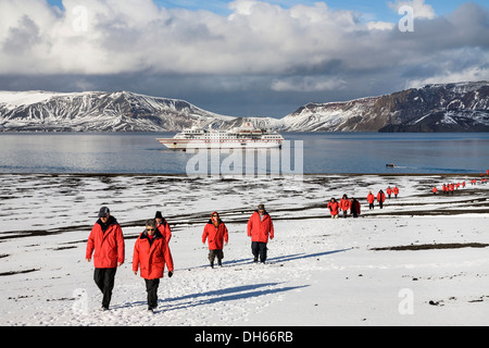 Antarktis-Kreuzfahrt, Kratersee auf Deception Island, Süd-Shetland-Inseln, Antarktis Stockfoto