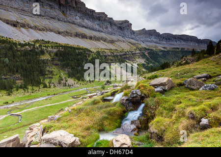 Das Valle de Ordesa, Parque Nacional de Ordesa y Monte Perdido, Pyrenäen, Huesca Provinz, Aragon, Spanien, Europa. Stockfoto