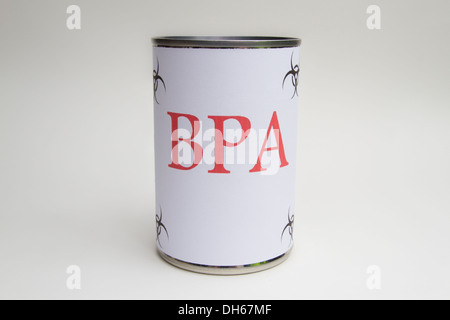 Eine Dose Essen mit einem Etikett, die besagt, es enthält auch bekannt als Bisphenol A BPA Stockfoto