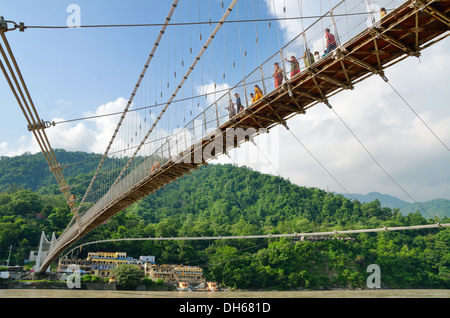 RAM Jhula Brücke über Fluss Ganges, Rishikesh, Indien Stockfoto