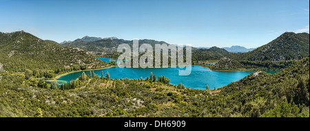 Atemberaubender Blick auf einen See in Süd-Dalmatien, Kroatien. Stockfoto