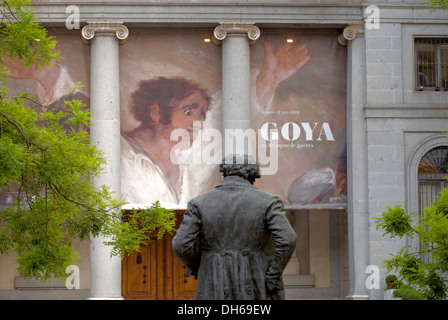 Francisco Goya Skulptur vor dem Prado-Museum, mit der Malerei, die Dreharbeiten zu den Rebellen aus 3. Mai 1808, Madrid, Spanien Stockfoto