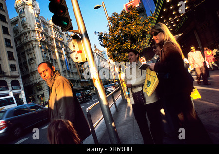 Menschen auf der Gran Vía, Madrid, Spanien, Europa Stockfoto