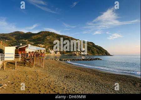 Piper Bar an der Promenade, Strand von Levanto, Cinque Terre, Ligurien, Italien, Europa, publicground Stockfoto